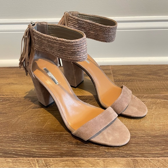 BCBGeneration Calizi Sandals Size 8.5M Suede Leather Block Heel Open Toe Fringe - Picture 2 of 10